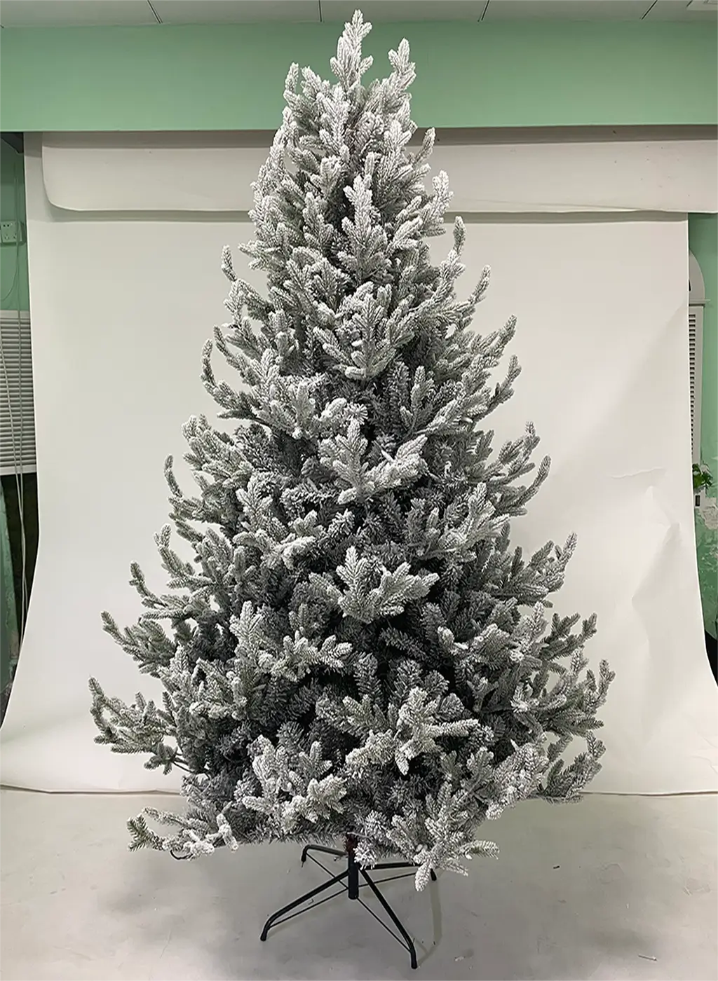 7.5 flocked christmas tree​
