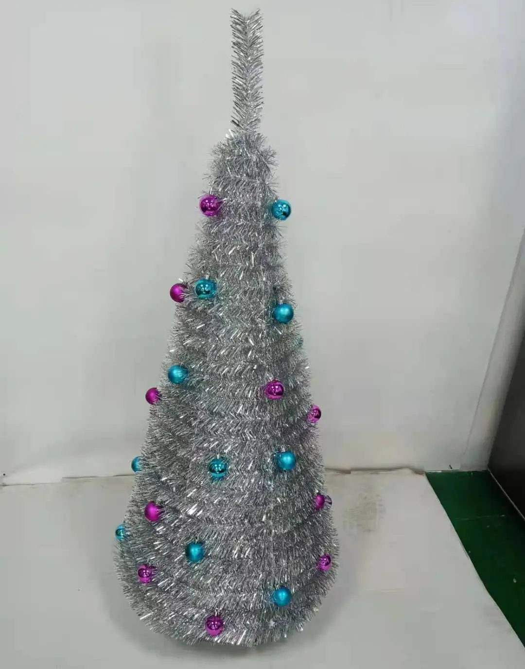 pop up decorated christmas tree